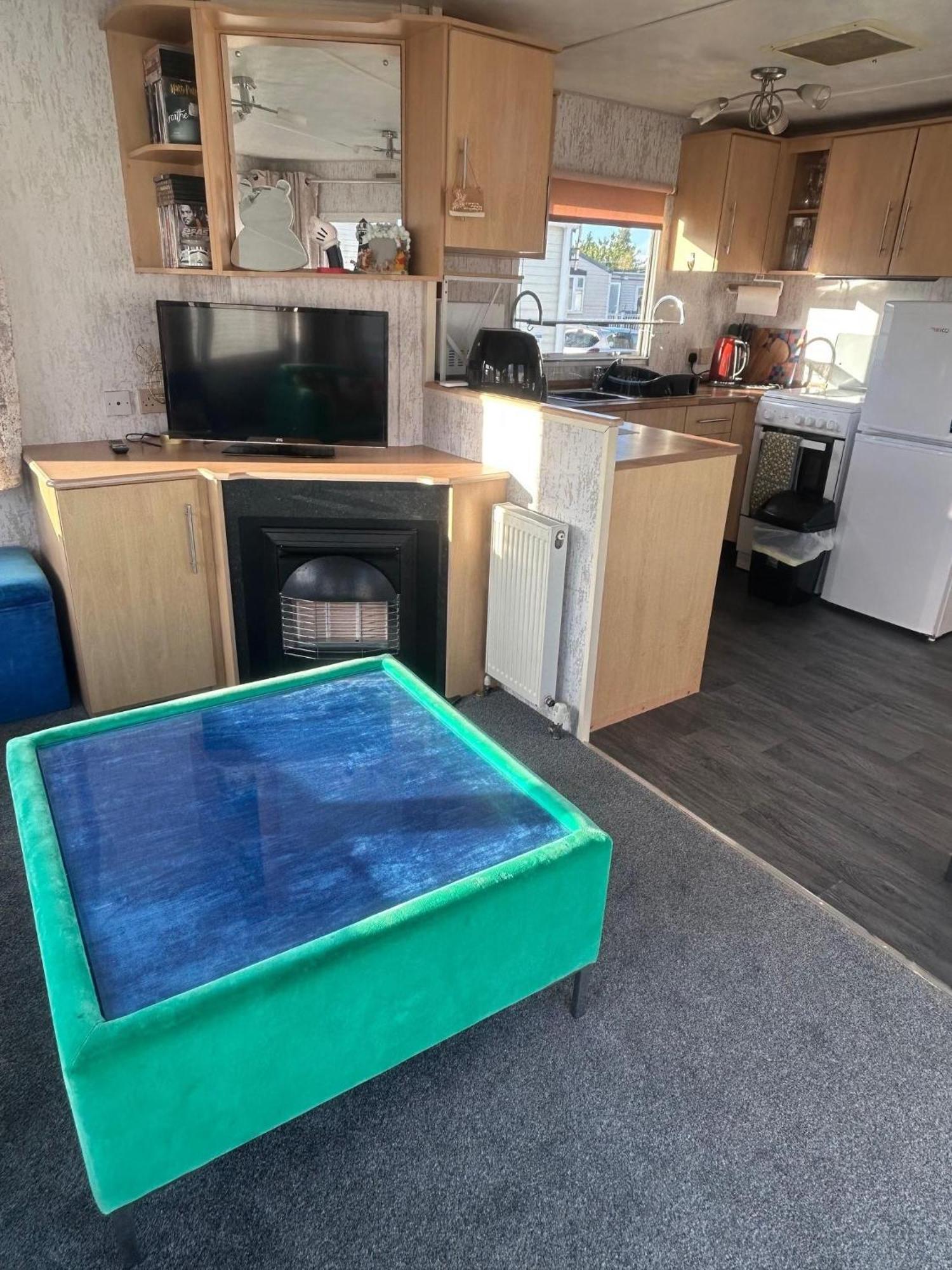 6 Berth Caravan For Hire By The Beach In Heacham, Norfolk Ref 21038C Экстерьер фото