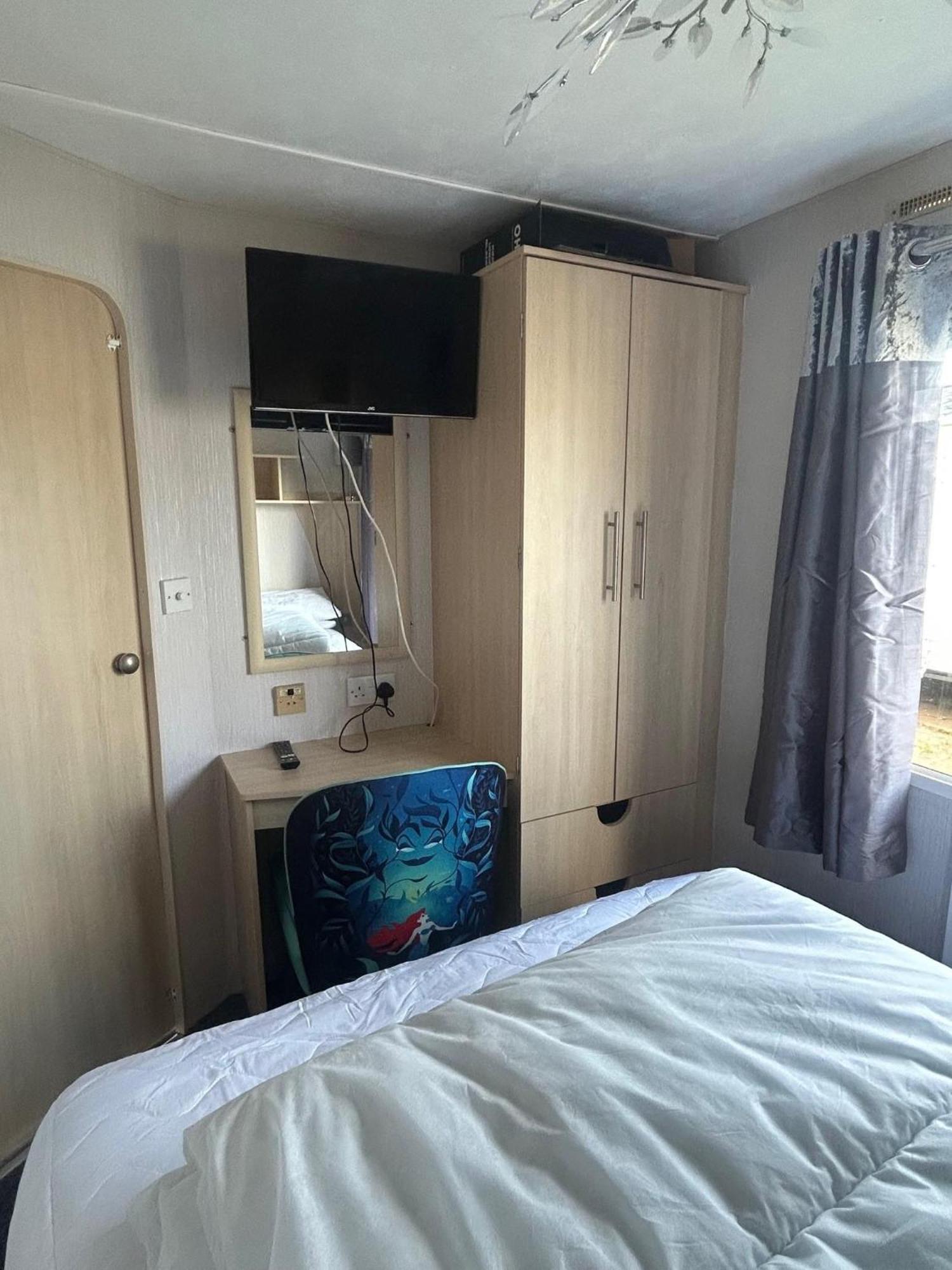 6 Berth Caravan For Hire By The Beach In Heacham, Norfolk Ref 21038C Экстерьер фото